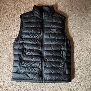 WORN ONCE- SIZE S PATAGONIA VEST MENS